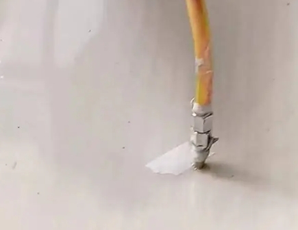 蒸湘瓷砖空鼓维修公司专业解答在瓷砖铺贴过程中，如果使用的砂料过粗（如全部使用了粗砂），可能会导致以下问题